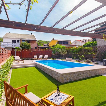 Home Away From Home With A Heated Pool Punat Exterior foto