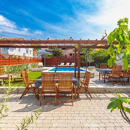 Home Away From Home With A Heated Pool Punat Exterior foto