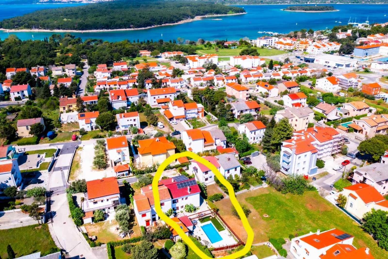 Home Away From Home With A Heated Pool Punat Exterior foto