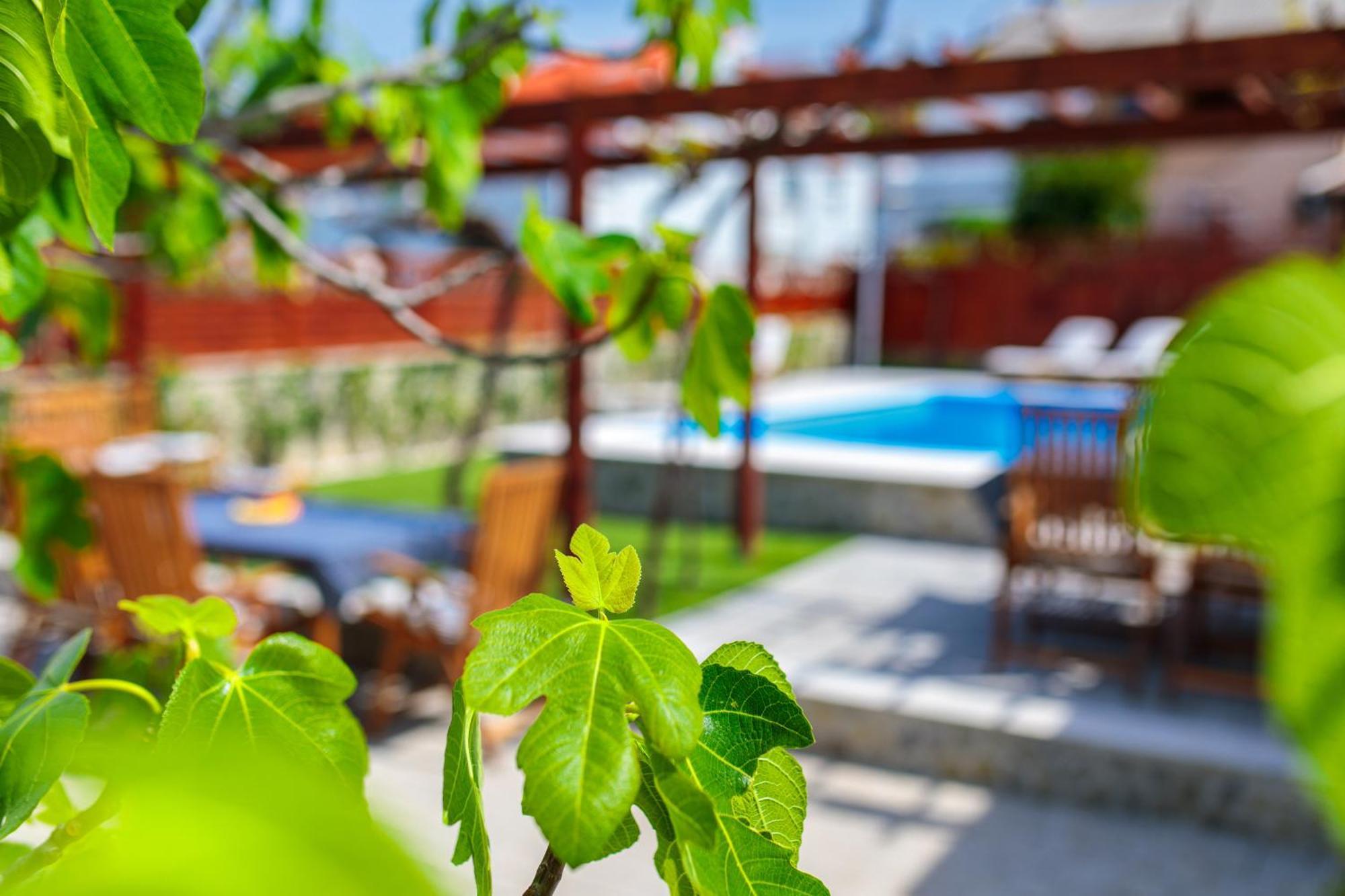 Home Away From Home With A Heated Pool Punat Exterior foto