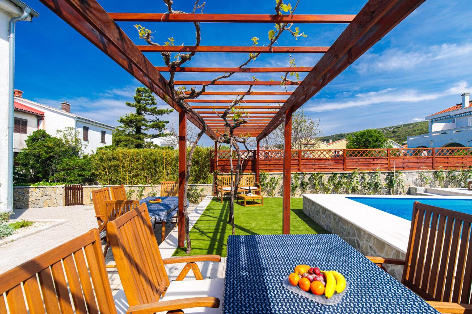 Home Away From Home With A Heated Pool Punat Exterior foto