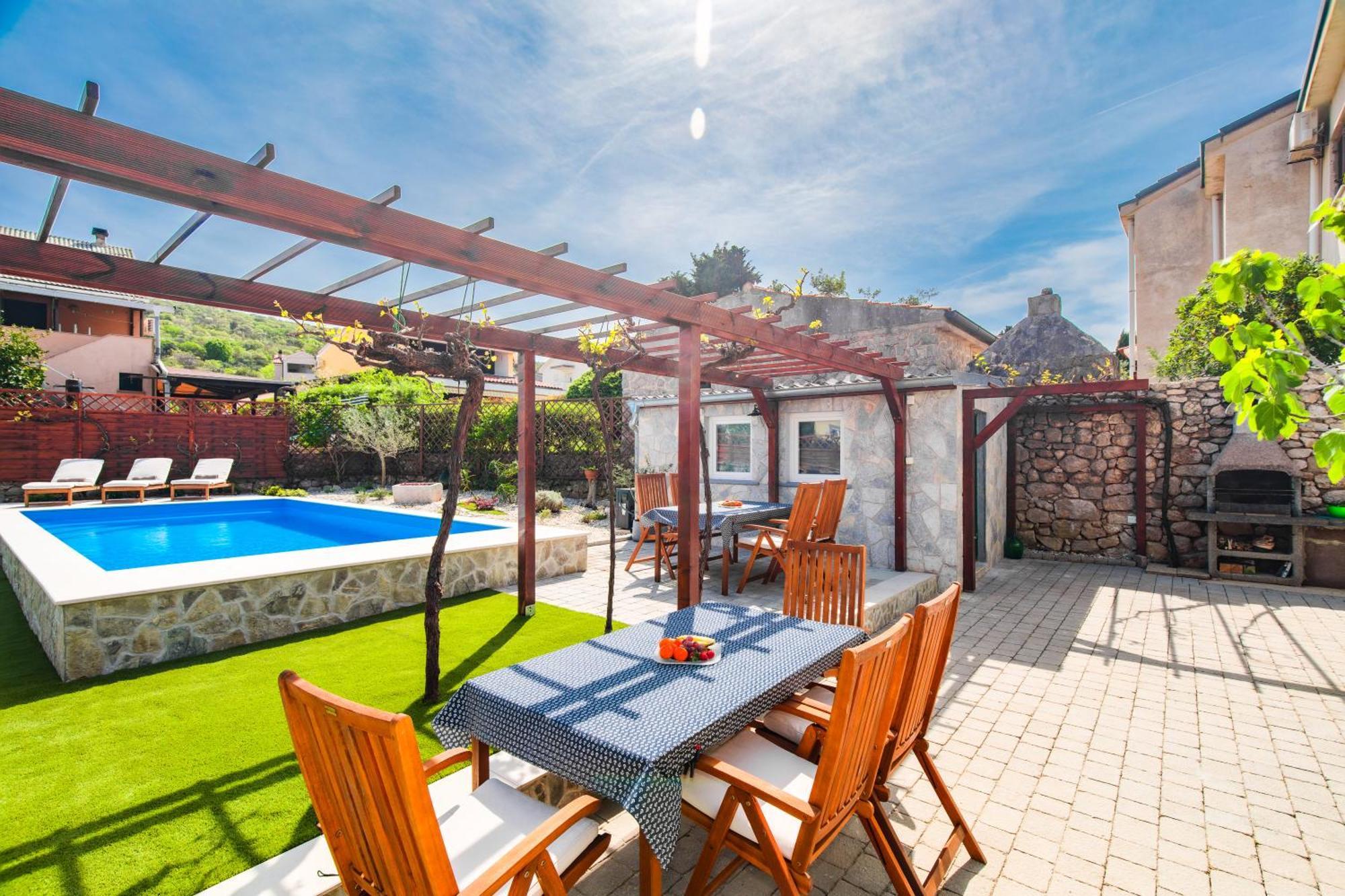Home Away From Home With A Heated Pool Punat Exterior foto