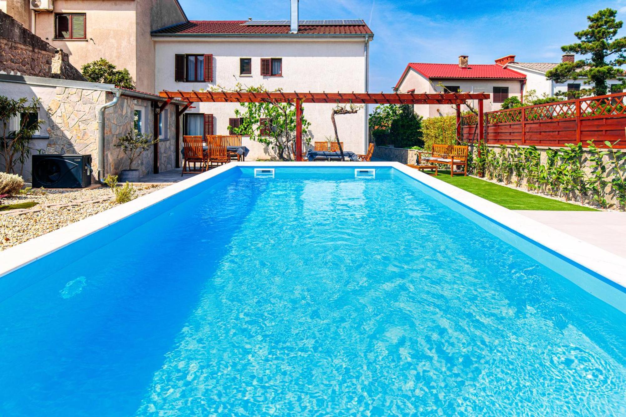 Home Away From Home With A Heated Pool Punat Exterior foto