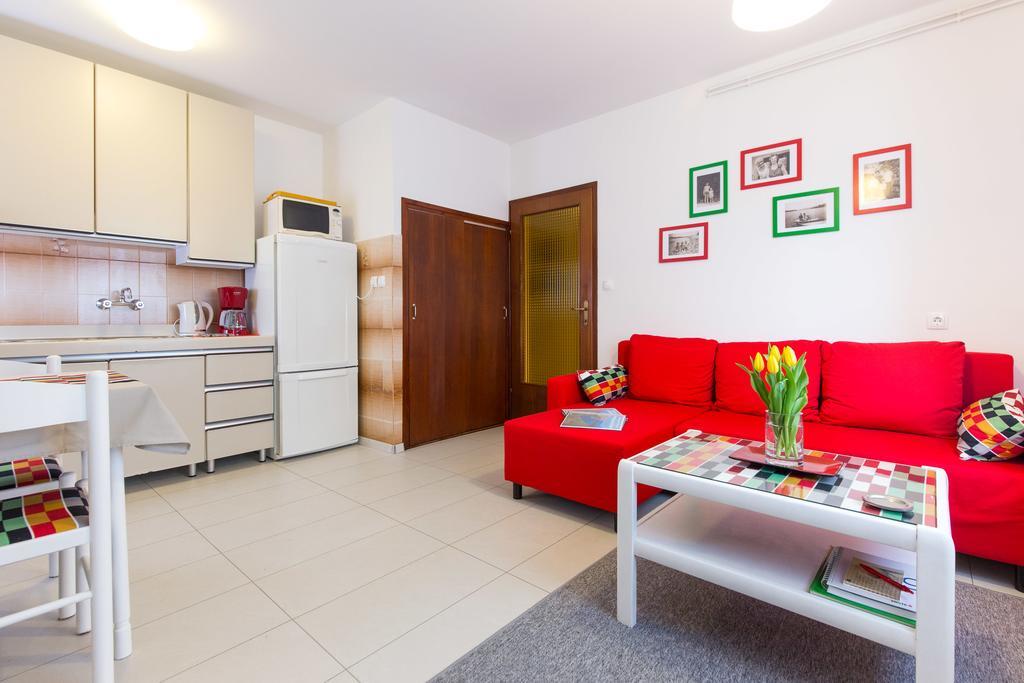 Home Away From Home With A Heated Pool Punat Exterior foto