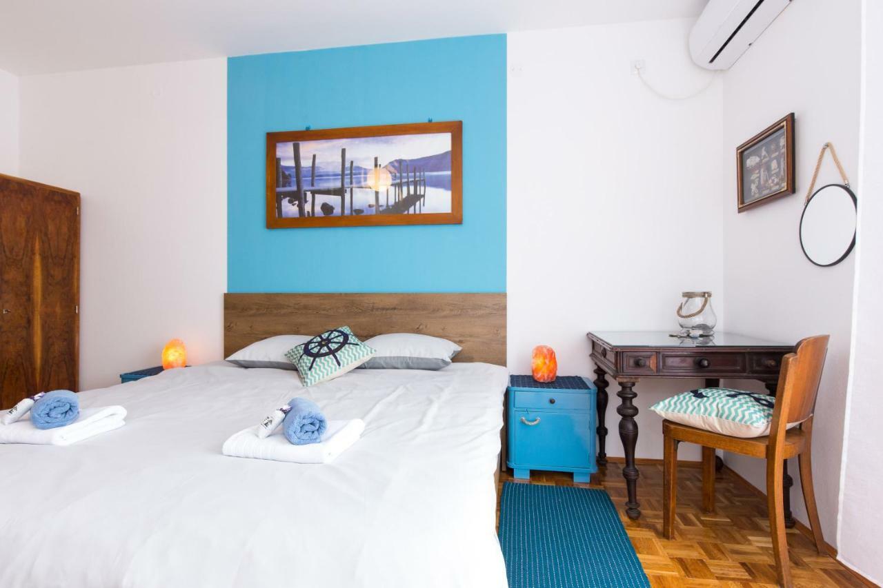 Home Away From Home With A Heated Pool Punat Exterior foto