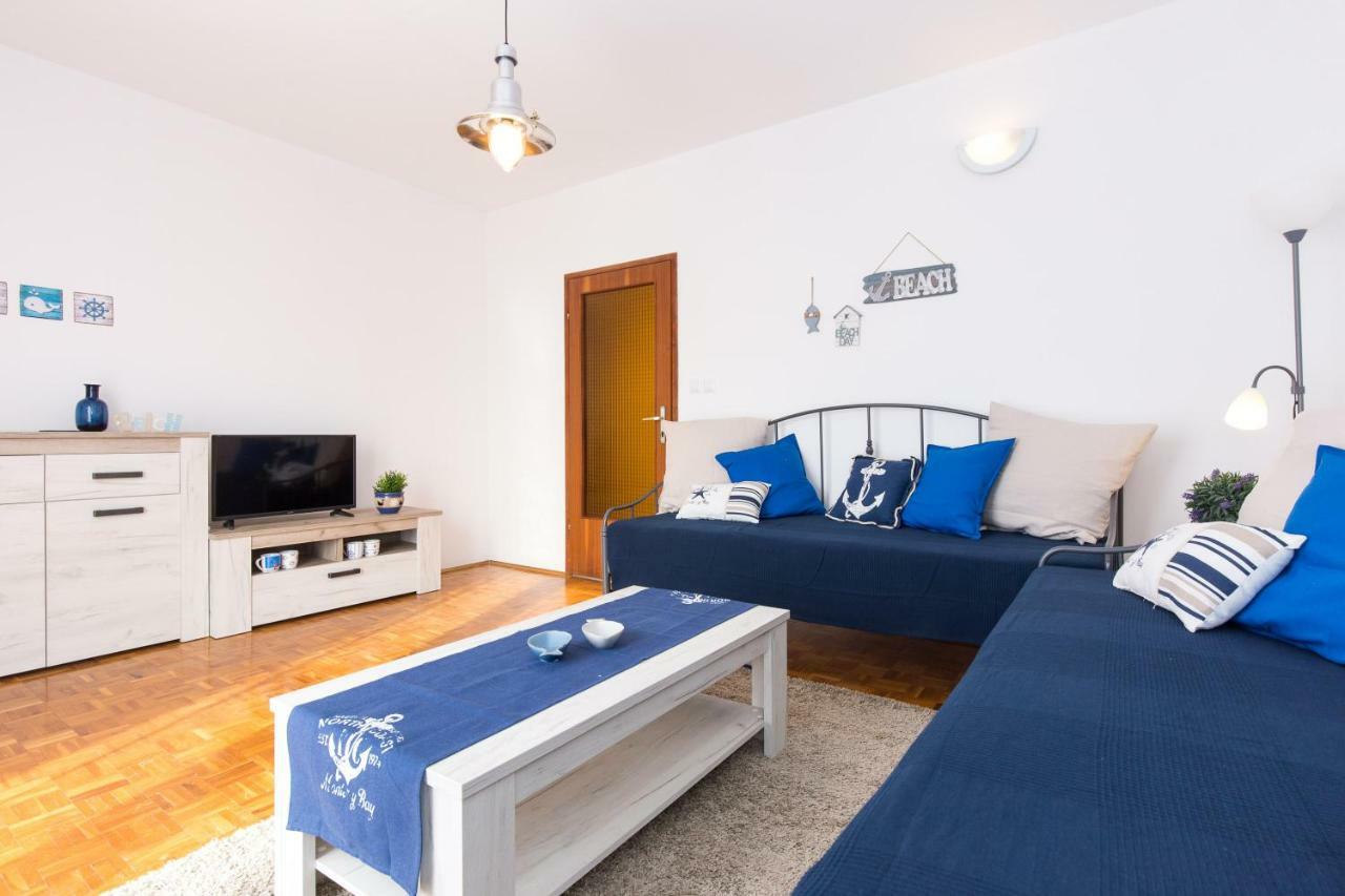 Home Away From Home With A Heated Pool Punat Exterior foto