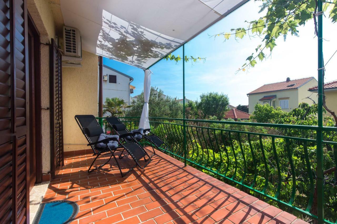 Home Away From Home With A Heated Pool Punat Exterior foto